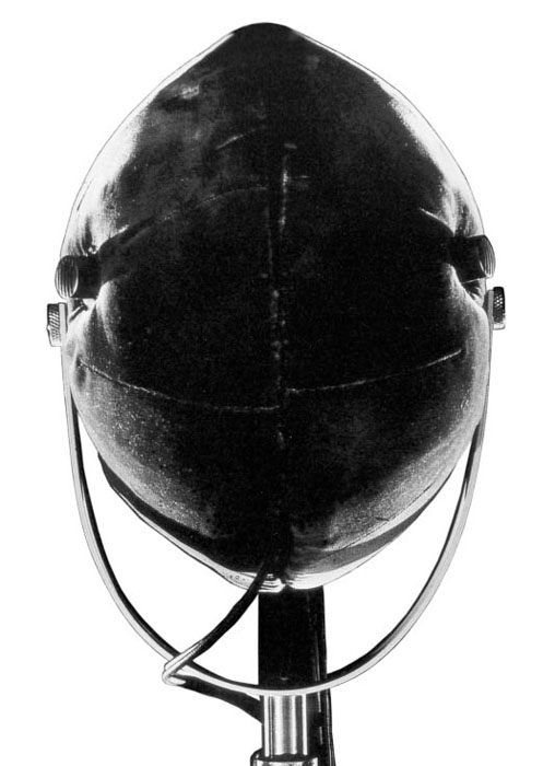 Abb 1.a 1954, „Tête Charlie“ /6/ mit absorbierendem Material beklebte Kugel mit eingebauten Druckempfängern
